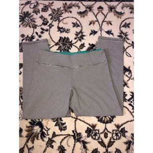 American Eagle crop yoga’s